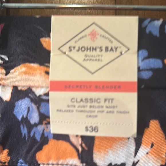 NWT Floral Women's Capri pants - Picture 3 of 6